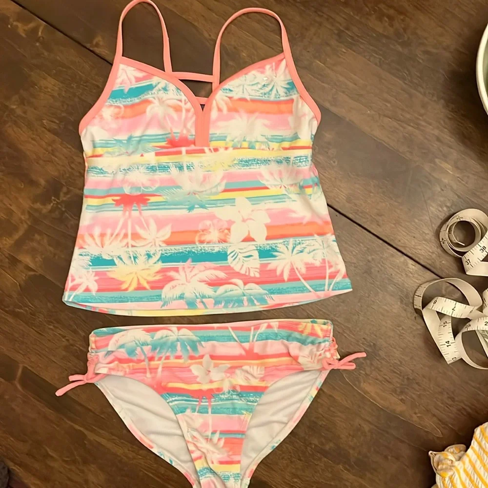 Tropical bikini - Picture 1 of 11
